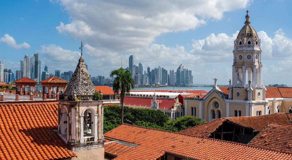 Panama City Altstadt mit Skyline im Hintergrund