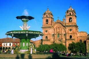Plaza de Armas mit seiner Kathedrale in Cusco