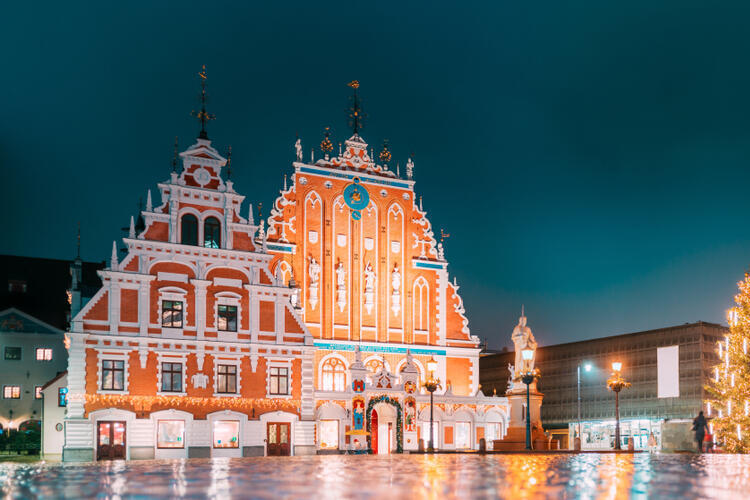 Schwarzhäupterhaus am Rathausplatz von Riga