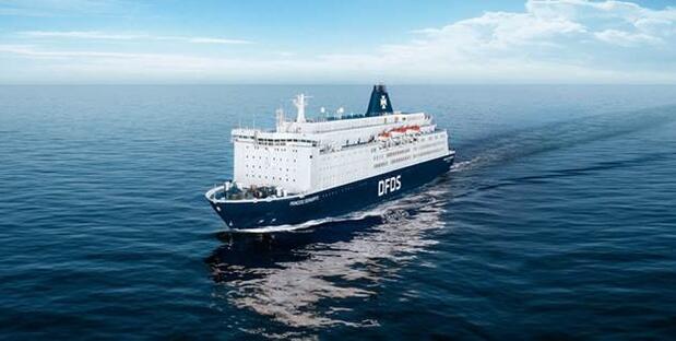 DFDS-Fähre auf dem Wasser