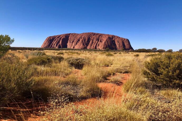 Der Ayers Rock im Outback in Australien