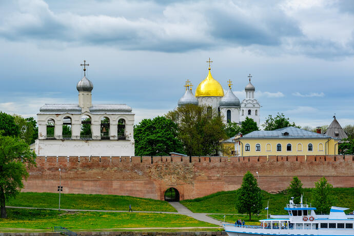Kreml in Nowgorod mit der orthodoxen Sophienkathedrale
