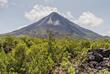 Lavafelder vor dem Vulkan Arenal