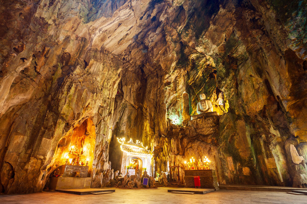 Grotte in den Marmorbergen