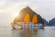 traditionelles Schiff in der Halong Bucht