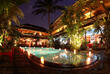 Pool bei Nacht