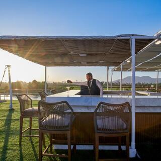 Bar auf dem Deck des Kreuzfahrtschiffes in Ägypten - EGRNAS