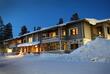 Hotelaußenansicht im Winter