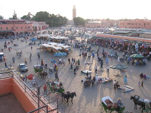 Marktplatz Djemaa el Fna im Abendlicht