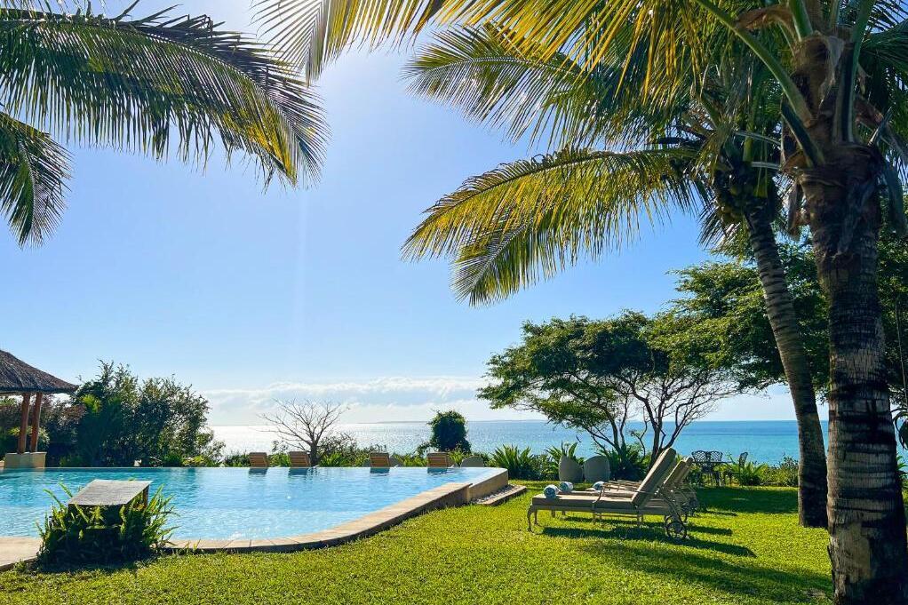 Gartenanlage mit Pool