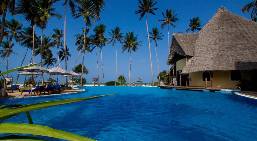 Der große Pool des Ocean Paradise Resort and Spa