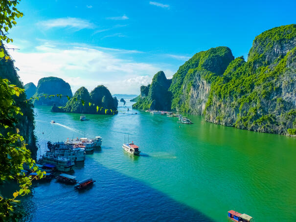 Halong Bucht als klassisches Fernreiseziel im Februar