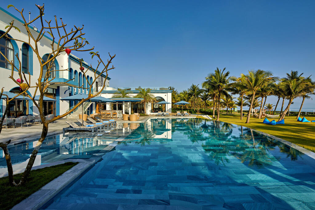 Pool mit Poolbar