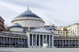Piazza del Plebiscito mit Kirche San Francesco di Paolo
