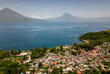 Atitlán-See mit der Stadt Santa Caterina Palopó