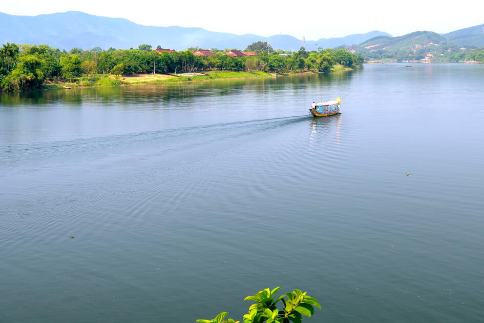 Boot auf dem Parfüm-Fluss