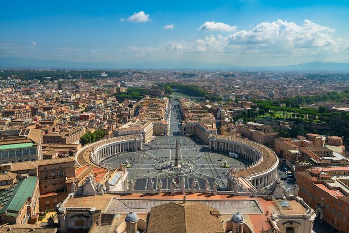 Blick auf die Vatikanstadt in Rom auf einer Italien Rundreise mit SKR