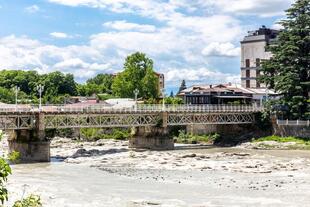 Weiße Brücke in Kutaisi