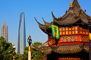 Blick von der Altstadt auf die Neustadt von Shanghai