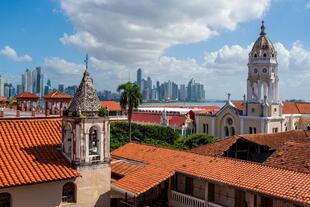 Panama City mit Altstadt und moderner Skyline