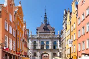 Historische Häuser und Goldenes Tor in der Danziger Altstadt