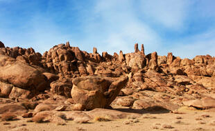 Rote Steine in der Gobi Wüste