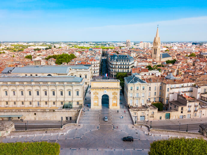 Triumphbogen oder Arc de Triomphe in Montpellier Stadt in Frankreich