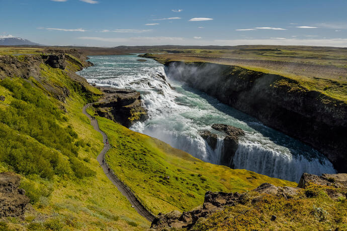 Blick auf den Gullfoss Wasserfall im Golden Circle in Island