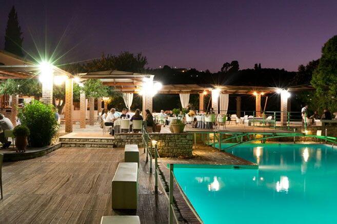 Terrasse und Pool