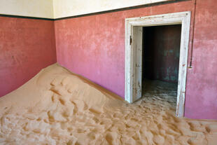 Verlassenes Gebäude in Kolmanskop
