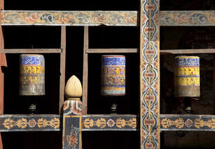 Gebetsmühlen am Trongsa Dzong