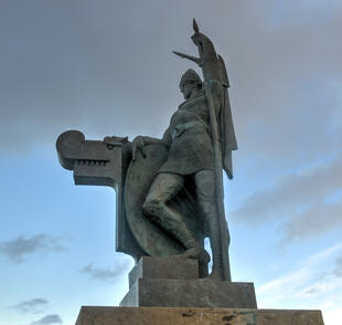Ingolf Arnarson Statue
