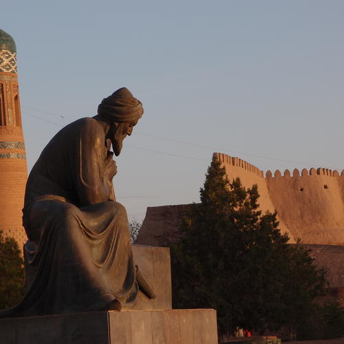 Denkmal von Al-Khorezm in Khiva