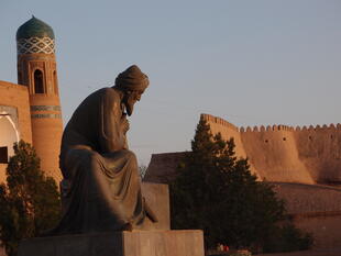 Denkmal von Al-Khorezm in Khiva