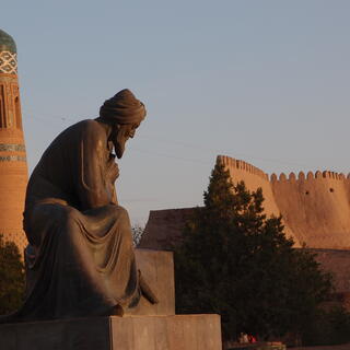 Denkmal von Al-Khorezm in Khiva