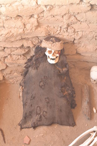 Mumien aus der Prä-Inkazeit auf dem Friedhof von Chauchilla