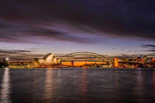 Harbour Bridge und Opera House beleuchtet 