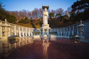 Maitreya-Buddha-Statue am Bongeunsa-Tempel in Seoul 