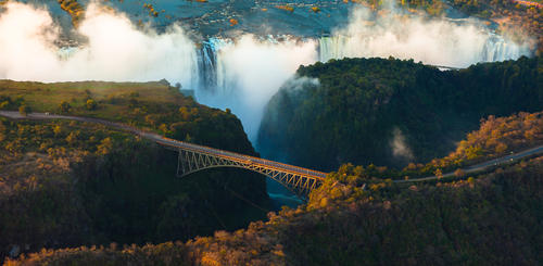 Blick auf die Victoria Falls Bridge