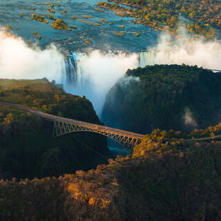 Blick auf die Victoria Falls Bridge