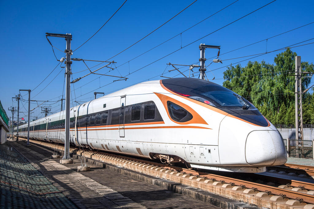 Vorderansicht eines Hochgewindigkeitszuges in China 