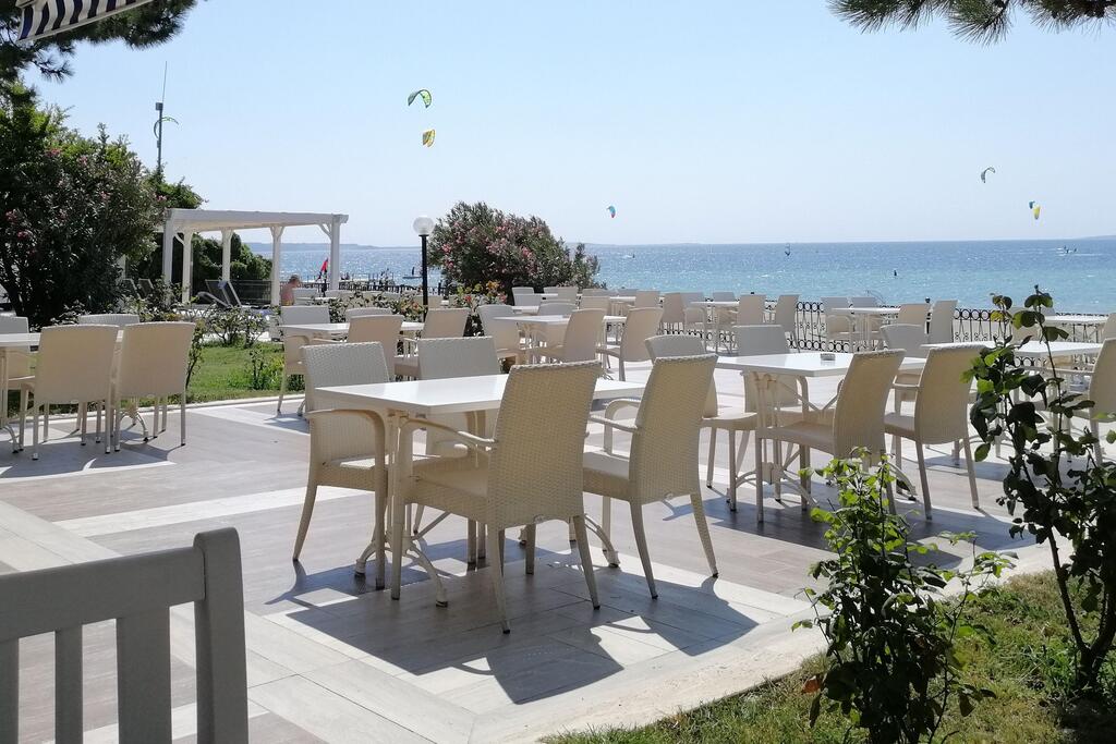 Restaurant mit Meerblick