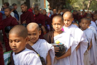 Junge Buddhisten in Amarapura