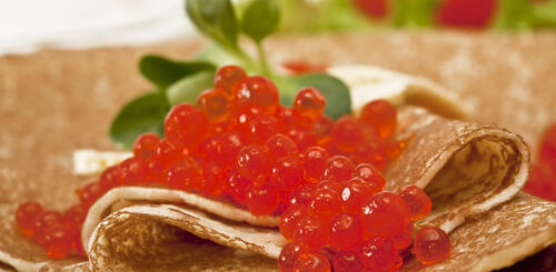 Pfannkuchen mit Kaviar