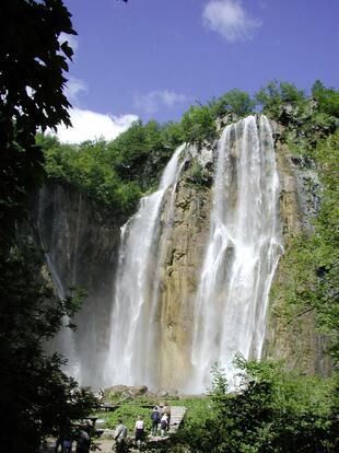 rauschender Wasserfall im Nationalpark Pltivicer Seen