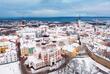 Blick auf die schneebedeckte Altstadt von Tallinn
