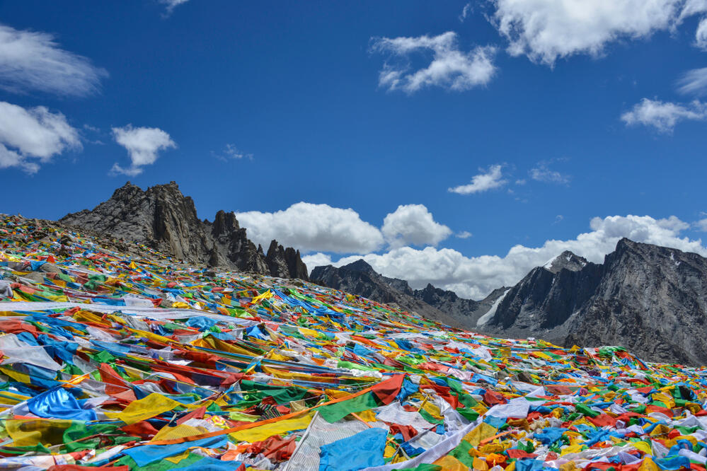 Der Dolma La Pass in Tibet, China, ist zu sehen, während der Umrundung des heiligen Berges Kailash. Der Pass liegt auf einer Höhe von 5.648 Metern. 