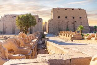 Die Königsfestival-Straße im Karnak Tempel