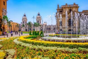  Plaza de Armas mit der Lima-Kathedrale 