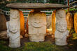 Präkolumbianische Steinskulpturen im Archäologischen Park